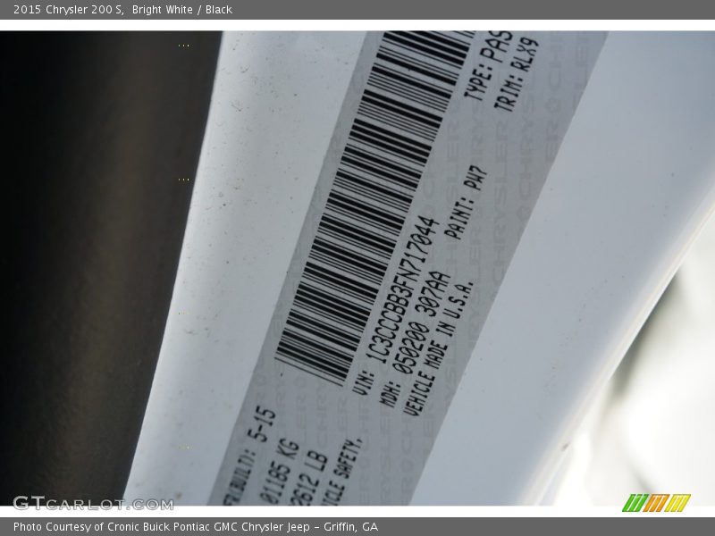 Bright White / Black 2015 Chrysler 200 S