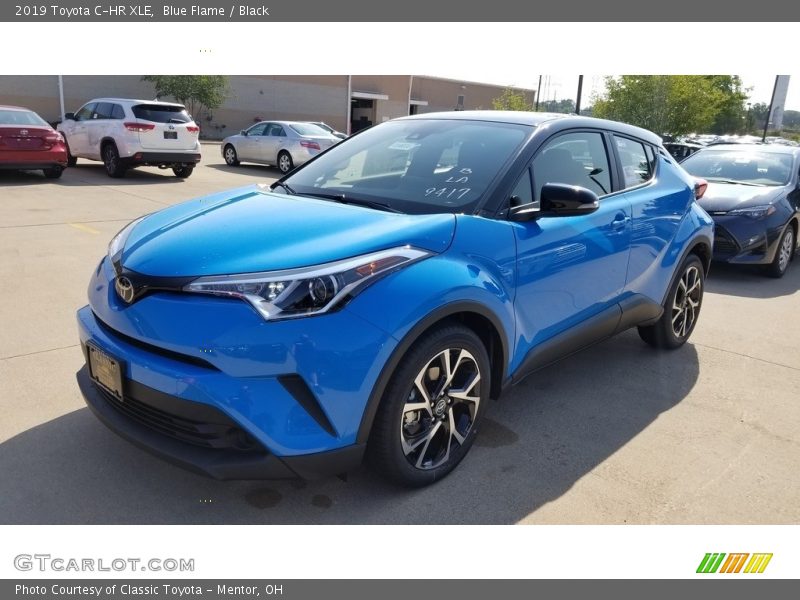 Front 3/4 View of 2019 C-HR XLE