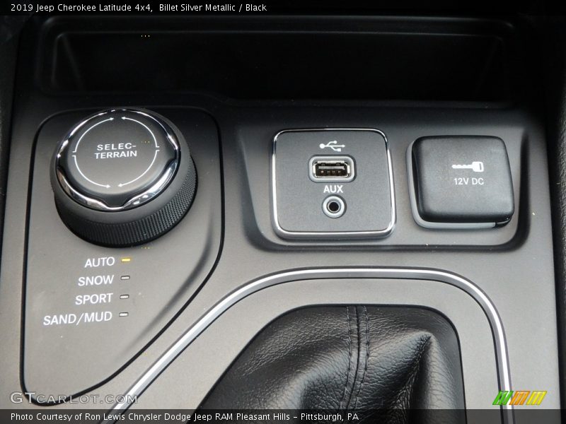 Billet Silver Metallic / Black 2019 Jeep Cherokee Latitude 4x4