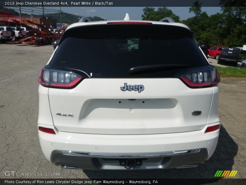 Pearl White / Black/Tan 2019 Jeep Cherokee Overland 4x4