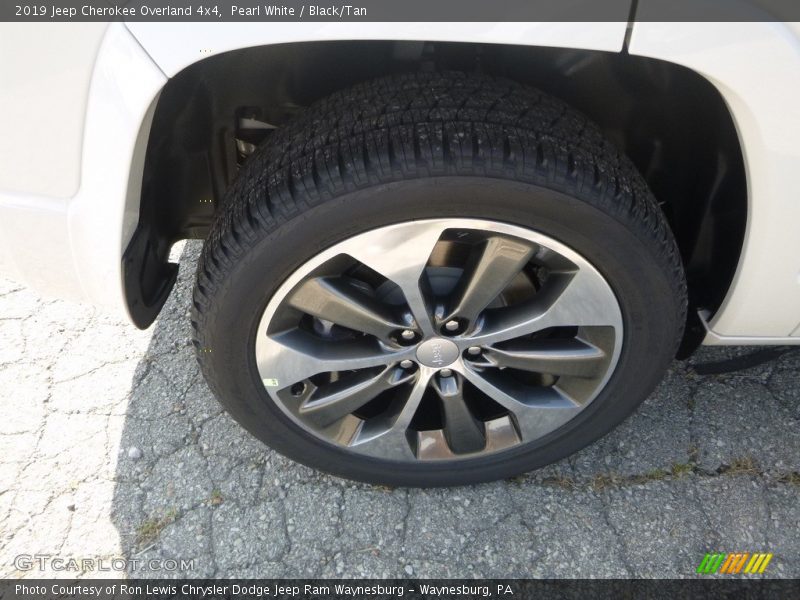  2019 Cherokee Overland 4x4 Wheel