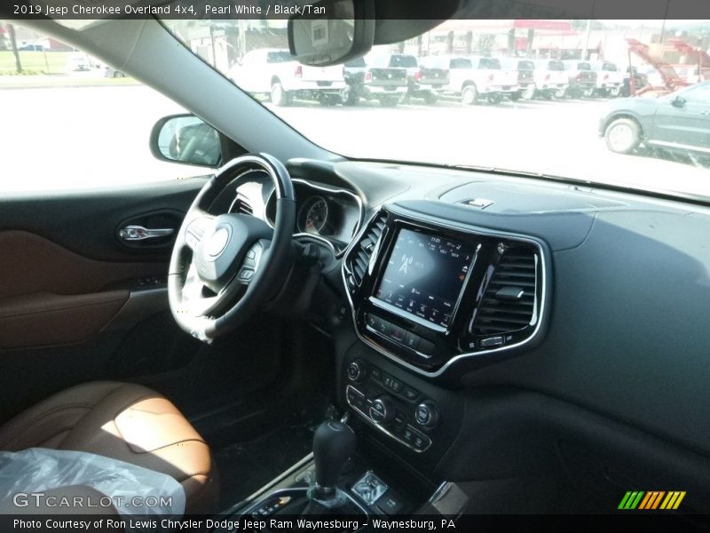 Pearl White / Black/Tan 2019 Jeep Cherokee Overland 4x4