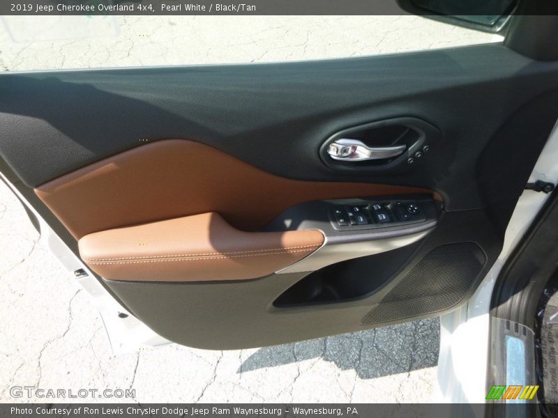 Pearl White / Black/Tan 2019 Jeep Cherokee Overland 4x4