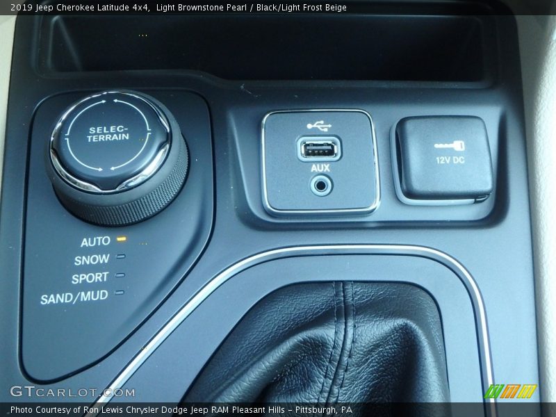 Light Brownstone Pearl / Black/Light Frost Beige 2019 Jeep Cherokee Latitude 4x4