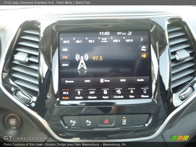 Pearl White / Black/Tan 2019 Jeep Cherokee Overland 4x4