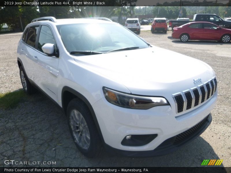 Bright White / Black 2019 Jeep Cherokee Latitude Plus 4x4