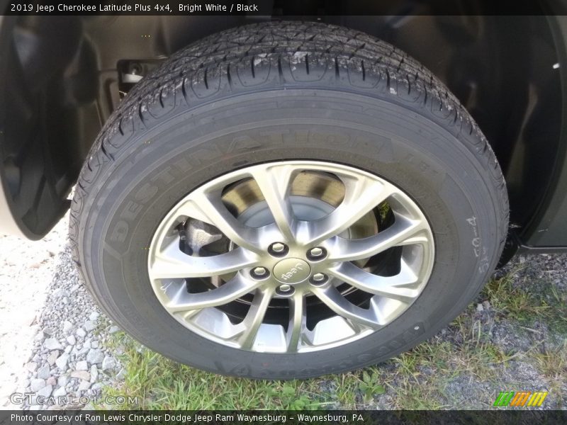 Bright White / Black 2019 Jeep Cherokee Latitude Plus 4x4