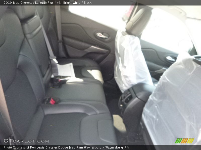 Bright White / Black 2019 Jeep Cherokee Latitude Plus 4x4