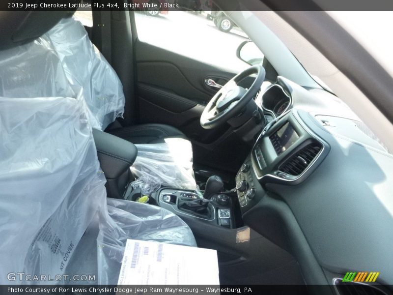 Bright White / Black 2019 Jeep Cherokee Latitude Plus 4x4