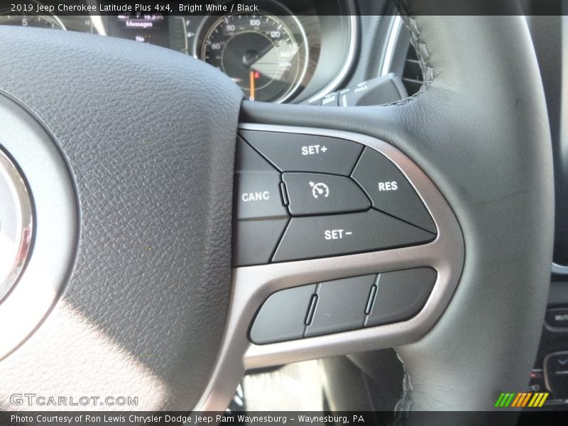 Bright White / Black 2019 Jeep Cherokee Latitude Plus 4x4