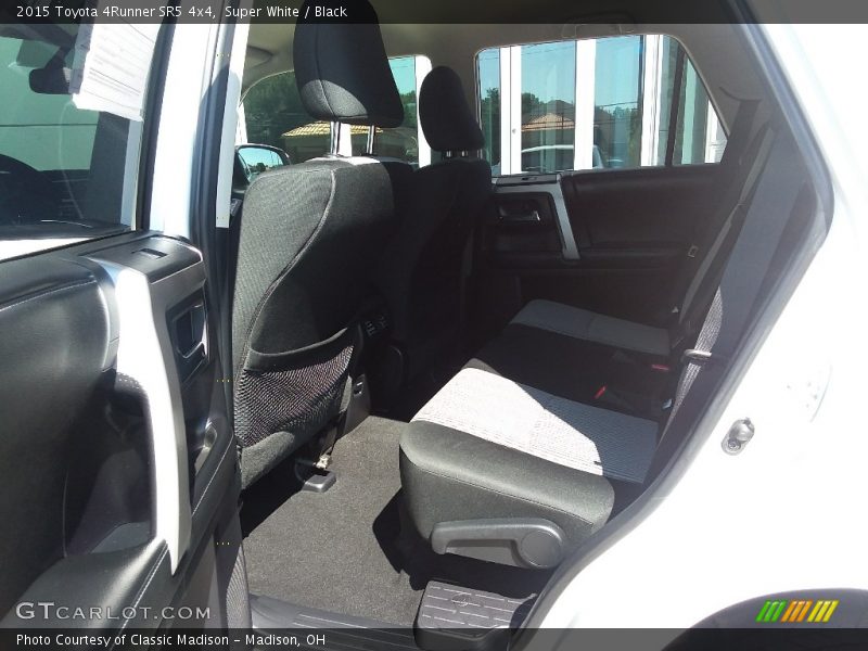 Super White / Black 2015 Toyota 4Runner SR5 4x4