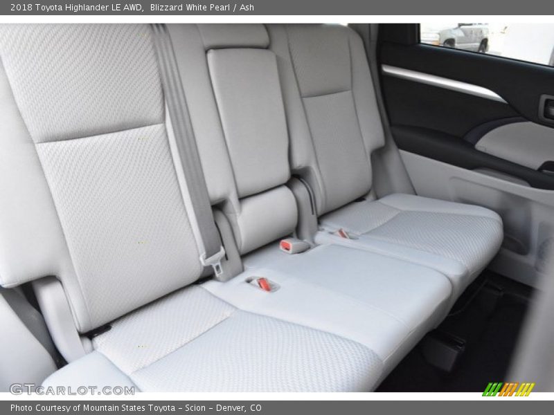 Blizzard White Pearl / Ash 2018 Toyota Highlander LE AWD