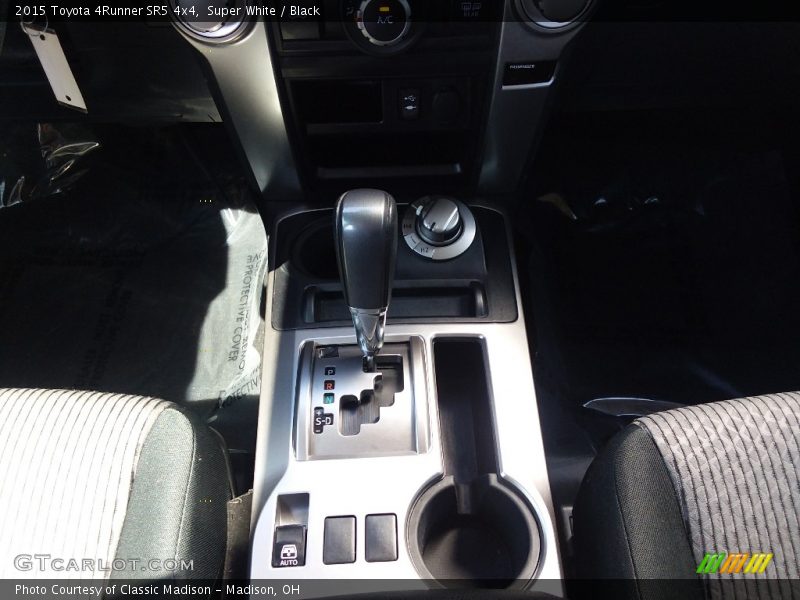 Super White / Black 2015 Toyota 4Runner SR5 4x4