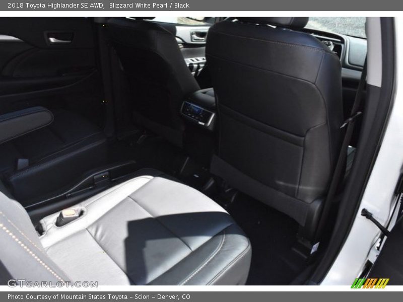 Blizzard White Pearl / Black 2018 Toyota Highlander SE AWD