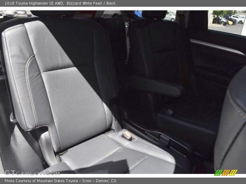 Blizzard White Pearl / Black 2018 Toyota Highlander SE AWD