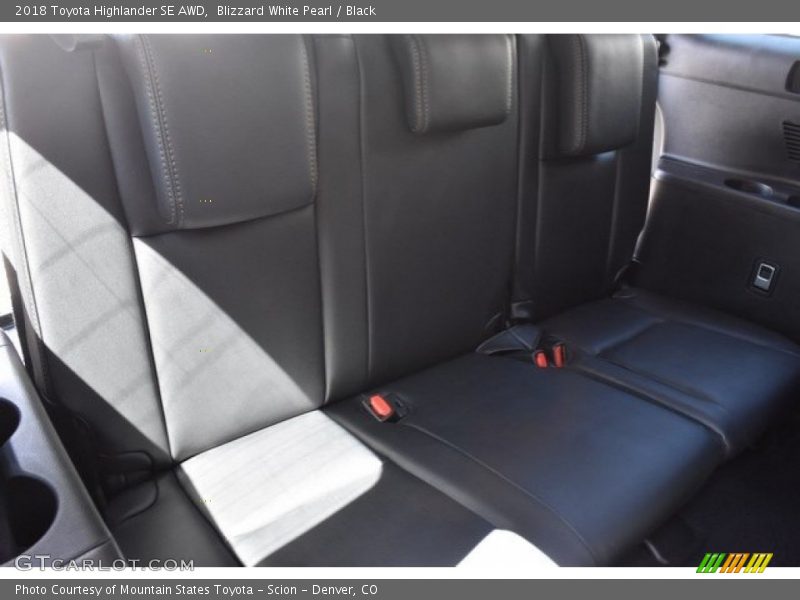 Blizzard White Pearl / Black 2018 Toyota Highlander SE AWD