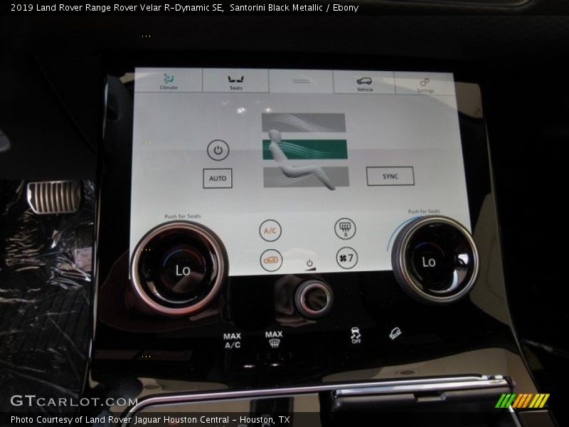 Controls of 2019 Range Rover Velar R-Dynamic SE