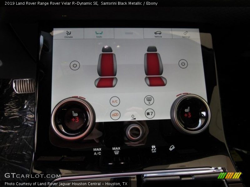 Controls of 2019 Range Rover Velar R-Dynamic SE