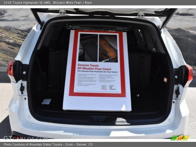 Blizzard White Pearl / Black 2018 Toyota Highlander SE AWD