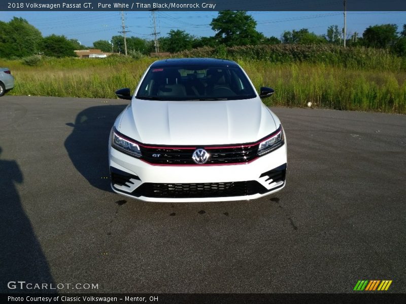 Pure White / Titan Black/Moonrock Gray 2018 Volkswagen Passat GT