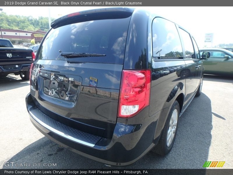 Black Onyx Crystal Pearl / Black/Light Graystone 2019 Dodge Grand Caravan SE