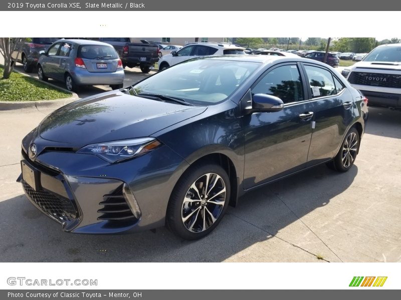 Front 3/4 View of 2019 Corolla XSE