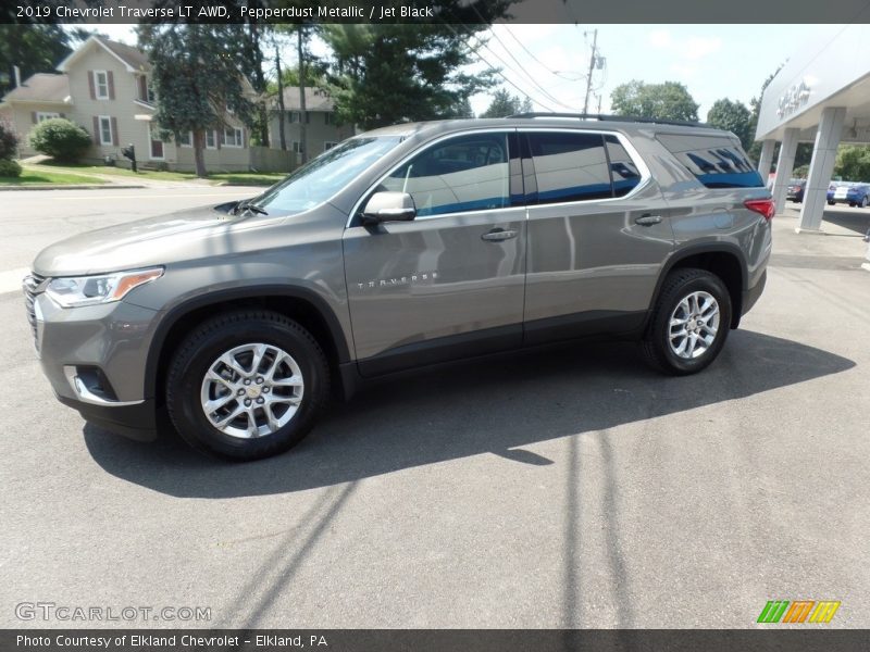 Pepperdust Metallic / Jet Black 2019 Chevrolet Traverse LT AWD