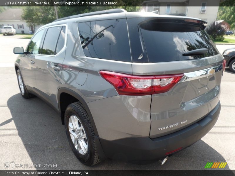Pepperdust Metallic / Jet Black 2019 Chevrolet Traverse LT AWD