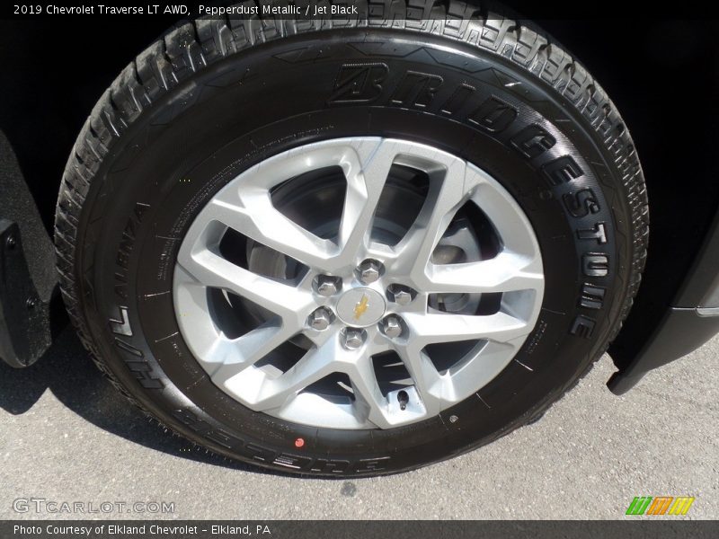 Pepperdust Metallic / Jet Black 2019 Chevrolet Traverse LT AWD