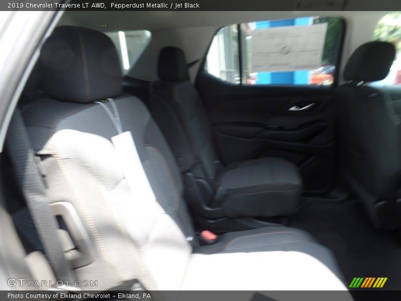 Pepperdust Metallic / Jet Black 2019 Chevrolet Traverse LT AWD