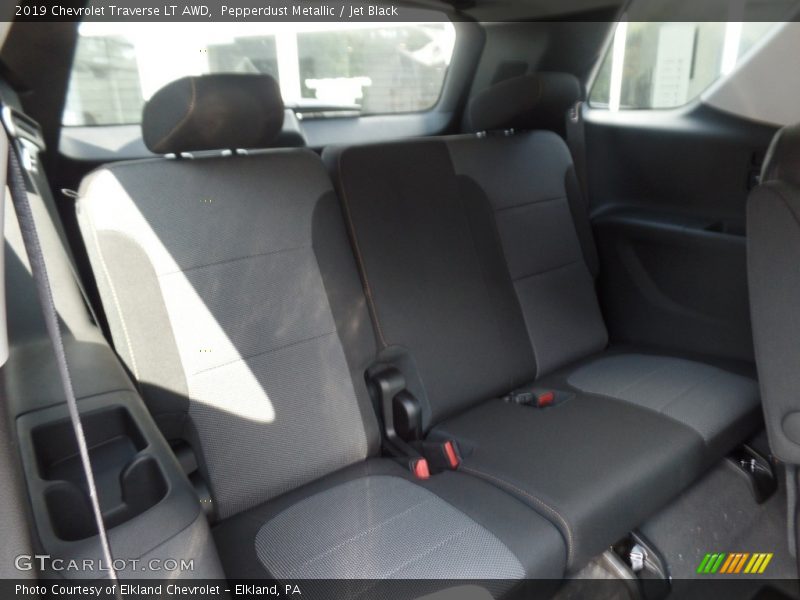 Pepperdust Metallic / Jet Black 2019 Chevrolet Traverse LT AWD