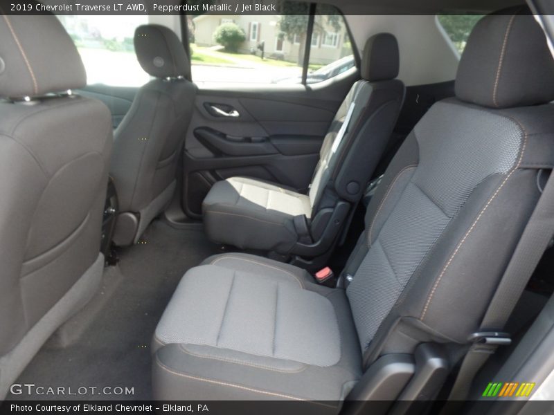 Pepperdust Metallic / Jet Black 2019 Chevrolet Traverse LT AWD