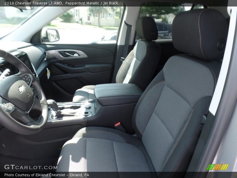 Pepperdust Metallic / Jet Black 2019 Chevrolet Traverse LT AWD