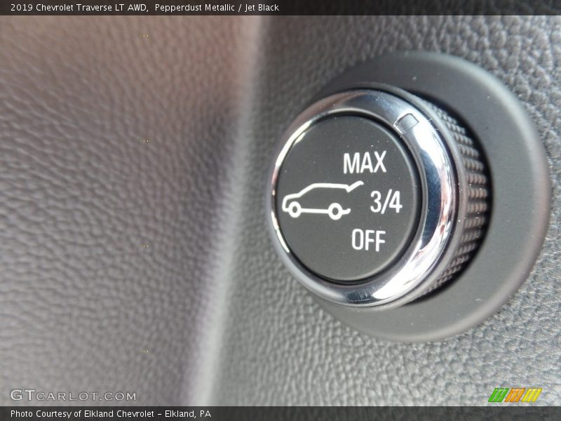 Pepperdust Metallic / Jet Black 2019 Chevrolet Traverse LT AWD
