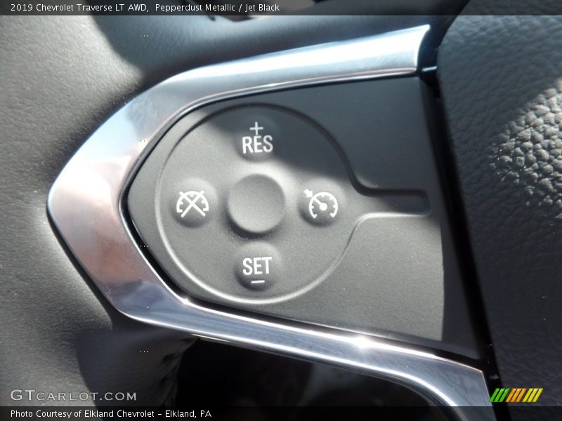 Pepperdust Metallic / Jet Black 2019 Chevrolet Traverse LT AWD