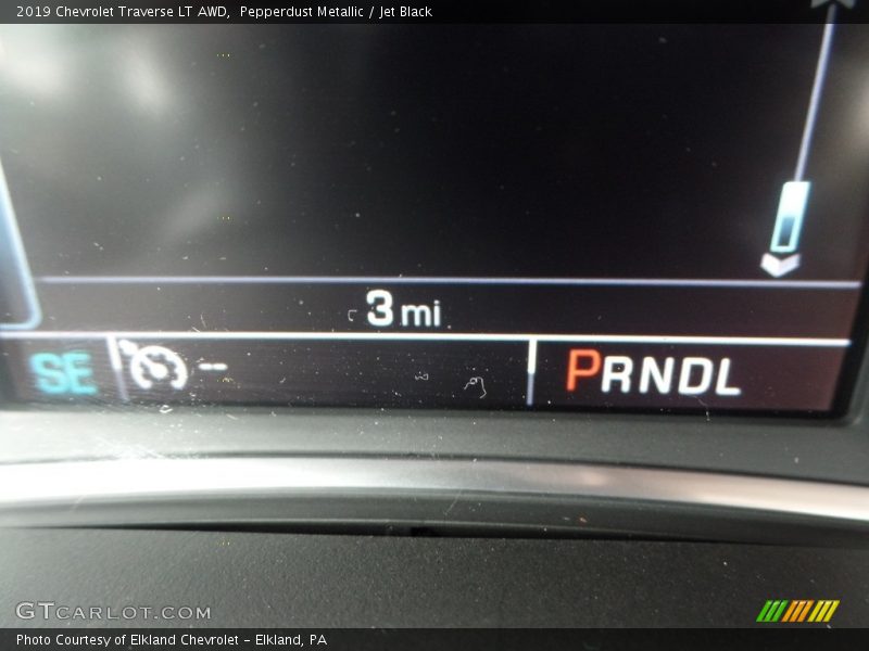 Pepperdust Metallic / Jet Black 2019 Chevrolet Traverse LT AWD