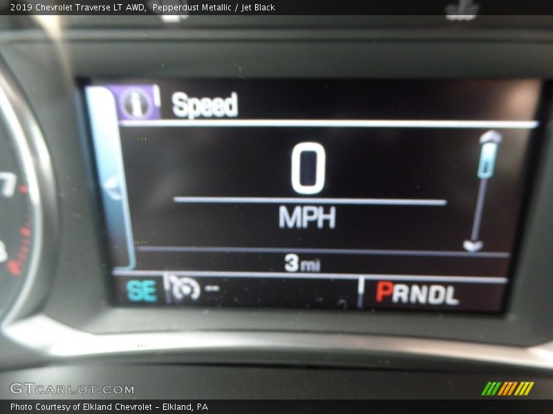 Pepperdust Metallic / Jet Black 2019 Chevrolet Traverse LT AWD