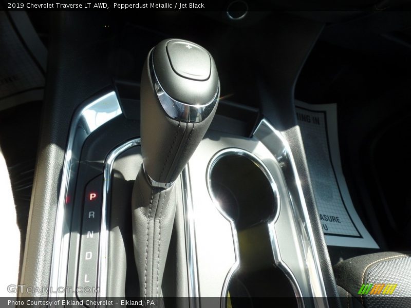 Pepperdust Metallic / Jet Black 2019 Chevrolet Traverse LT AWD