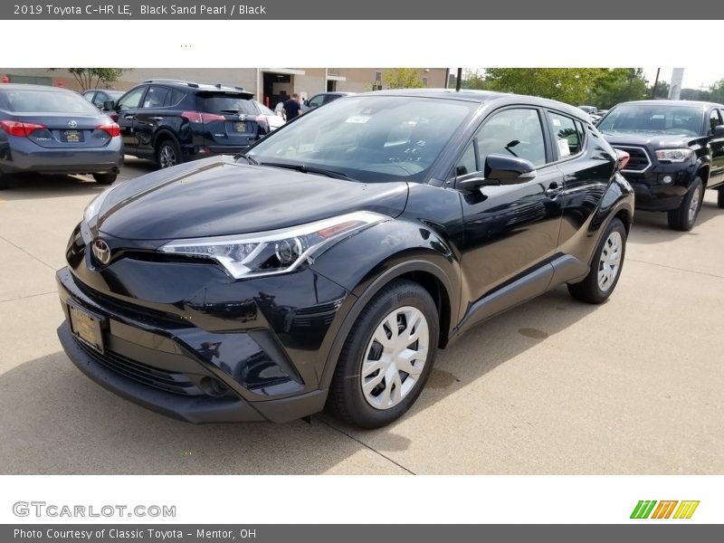 Front 3/4 View of 2019 C-HR LE