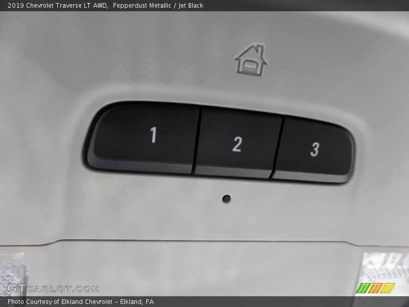Pepperdust Metallic / Jet Black 2019 Chevrolet Traverse LT AWD