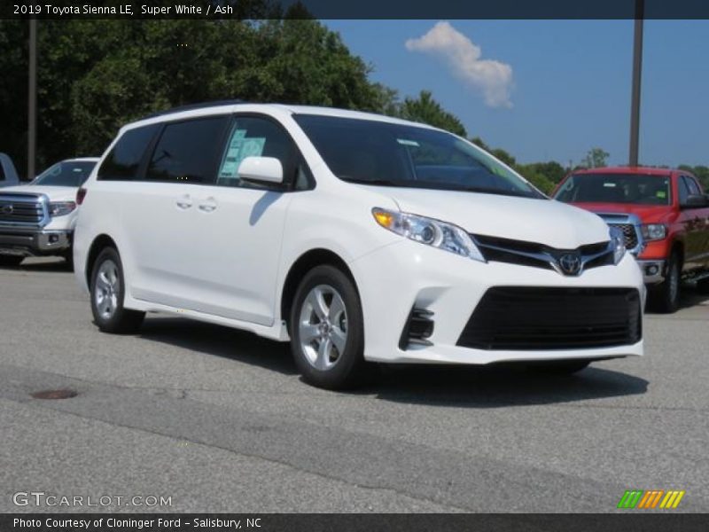 Super White / Ash 2019 Toyota Sienna LE