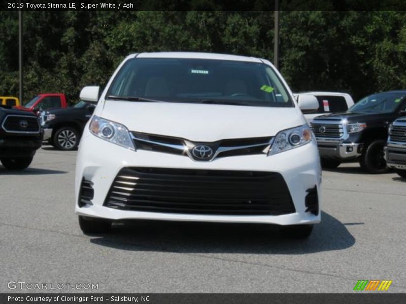 Super White / Ash 2019 Toyota Sienna LE
