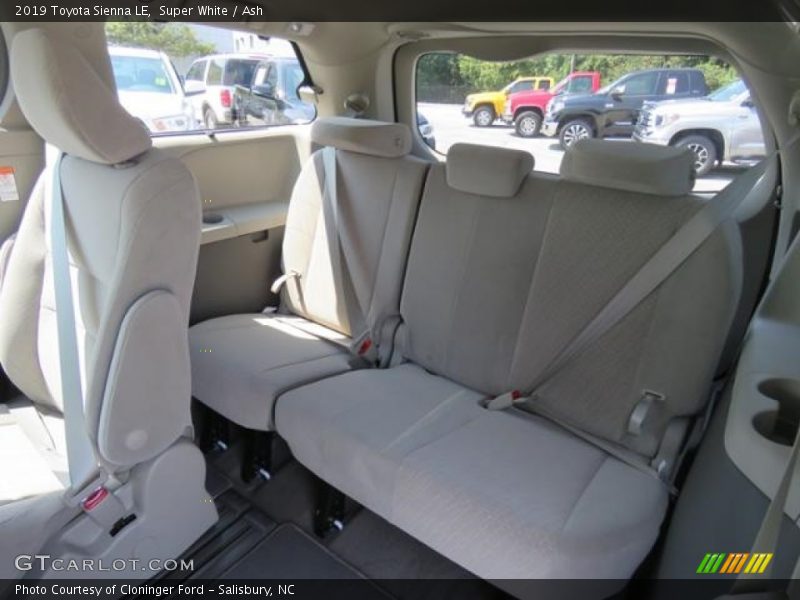 Super White / Ash 2019 Toyota Sienna LE