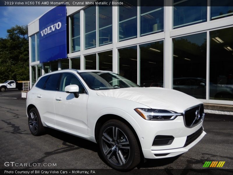 Front 3/4 View of 2019 XC60 T6 AWD Momentum