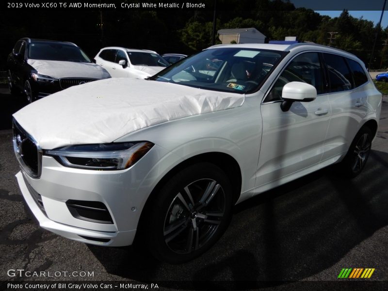 Crystal White Metallic / Blonde 2019 Volvo XC60 T6 AWD Momentum