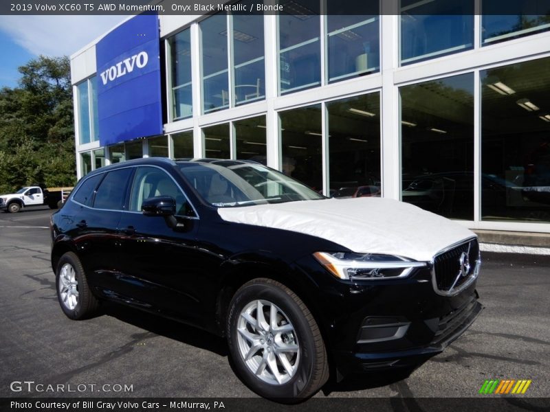 Front 3/4 View of 2019 XC60 T5 AWD Momentum