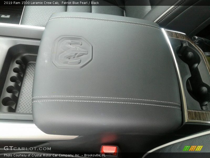 Patriot Blue Pearl / Black 2019 Ram 1500 Laramie Crew Cab