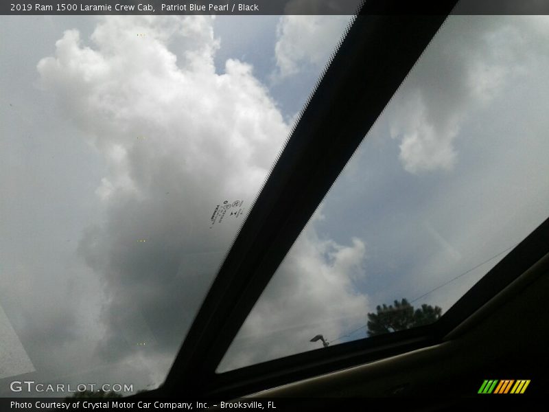Patriot Blue Pearl / Black 2019 Ram 1500 Laramie Crew Cab