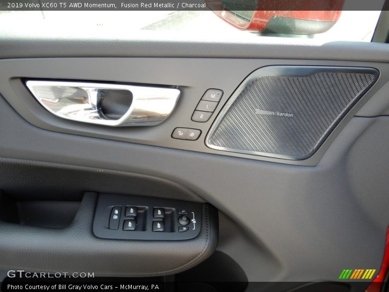 Controls of 2019 XC60 T5 AWD Momentum