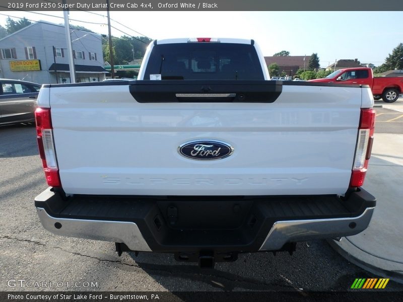 Oxford White / Black 2019 Ford F250 Super Duty Lariat Crew Cab 4x4